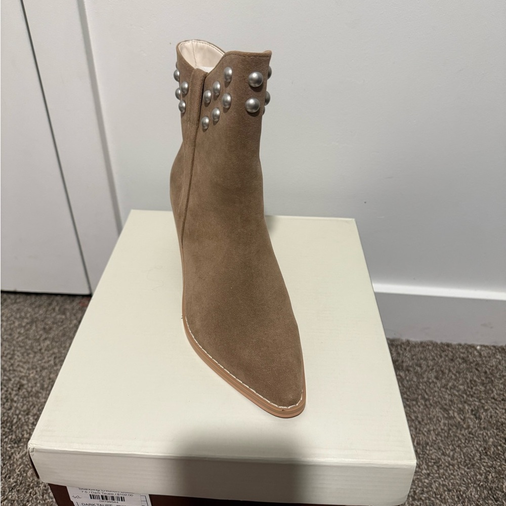 Elegant Brown Heeled Boots with Pearl Details